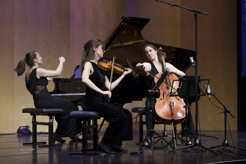 Trio Brontë | Werke von Rihm, Fauré & Schubert